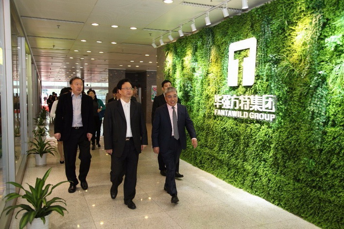景部长一行首先参观了华强方特集团的文化科技展厅,听取了深圳华强
